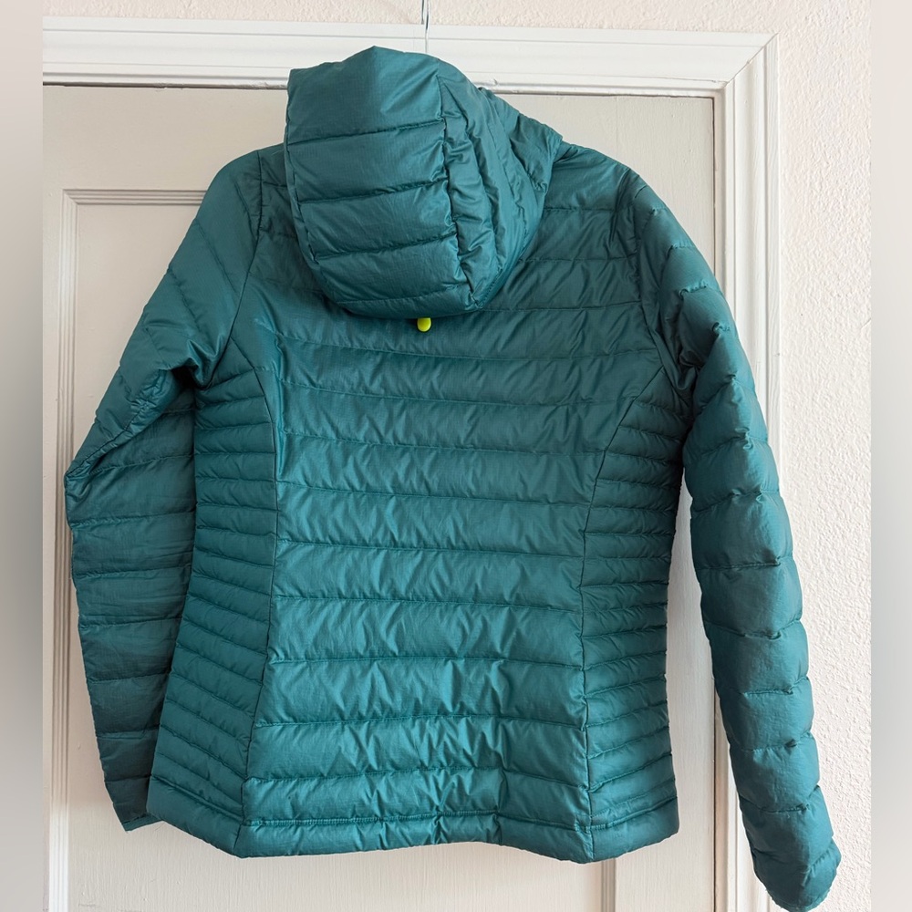 Women’s Patagonia Teal Puffer Jacket with Hood Size Medium - Picture 3 of 6